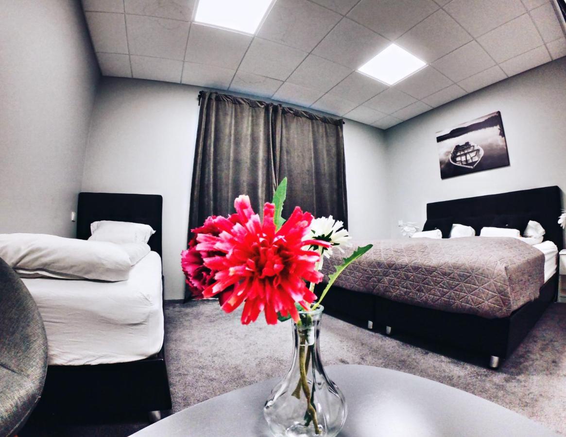 Hotel Tjarna Njarthvik Zewnętrze zdjęcie